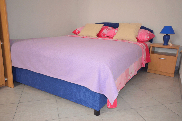 Bedroom 2, Apartment Isic, Vir