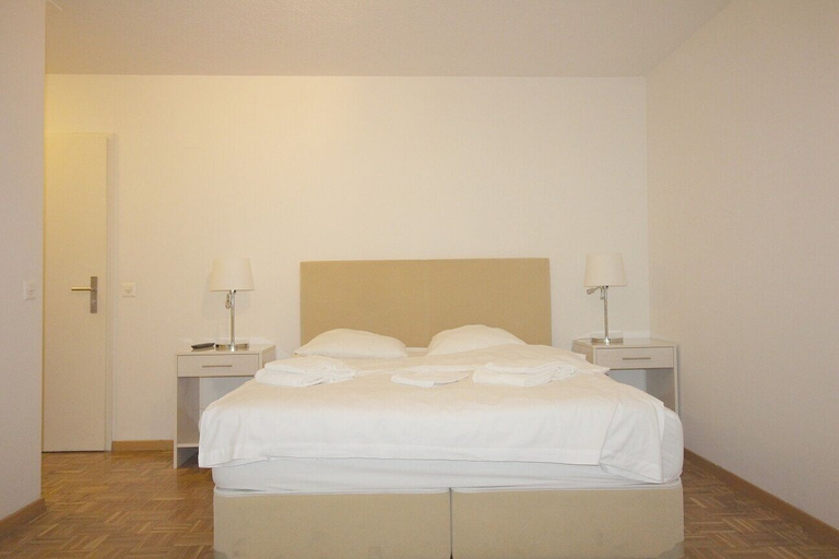 Room 4, Swiss Star District 11, Zürich