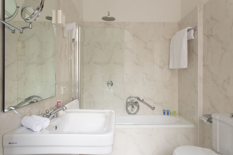 Bathroom 4, Hotel Quirinale, Rome