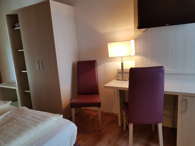 Bedroom 4, Landhotel Rhönblick, Fulda