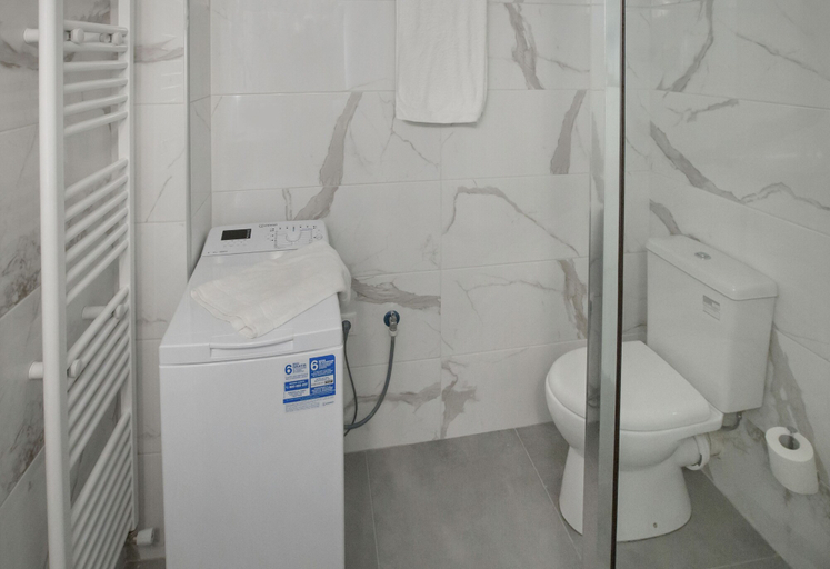 Bathroom 5, Roomy & Comfortable Apt Near Acropolis by GHH, Attica