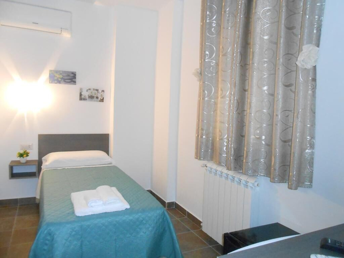 Bedroom 3, B&B Di Gabriele Filomena, Crotone