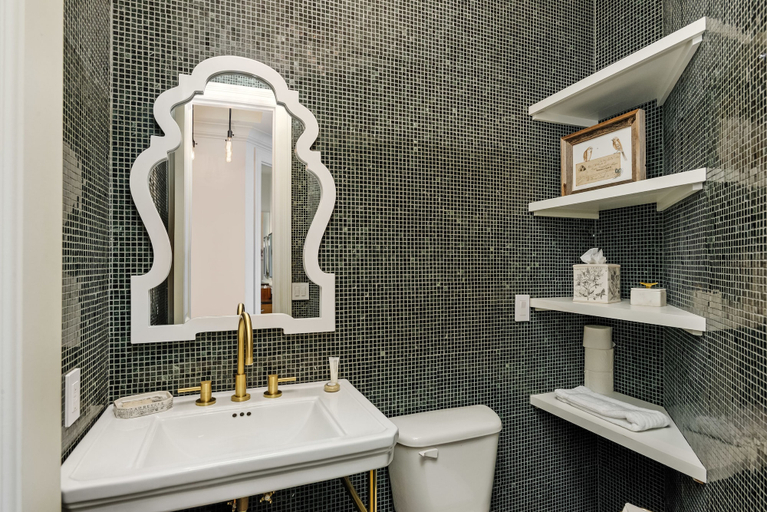 Bathroom 4, Independence Square Lodge by Frias, Pitkin