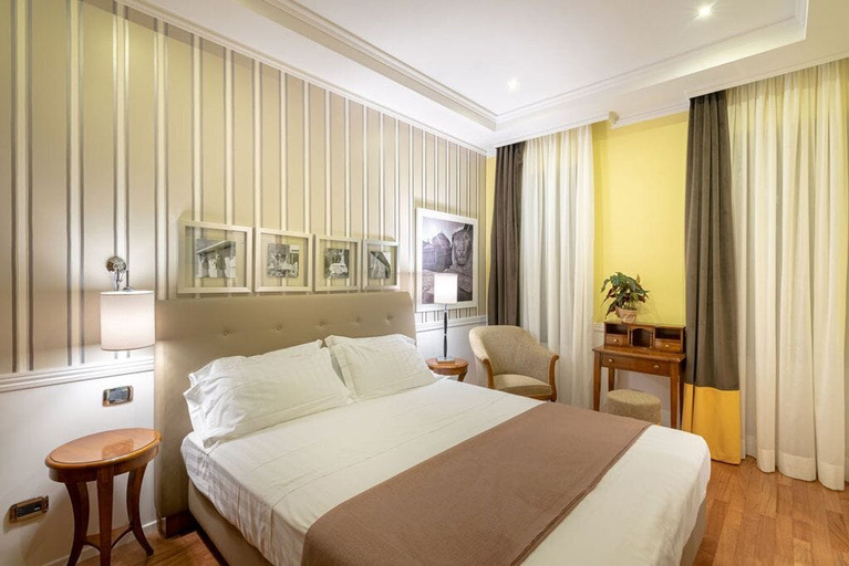 Bedroom 2, Palazzo Turchini, Napoli
