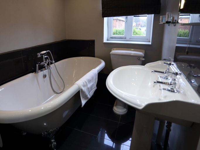 Bathroom 4, Recruiting Sergeant, Norfolk
