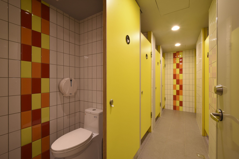 Bathroom 4, Taipei Travelers International Hostel, New Taipei City