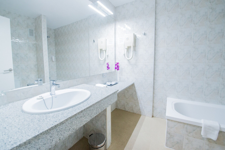 Bathroom 5, Hotel HL Sahara Playa, Las Palmas