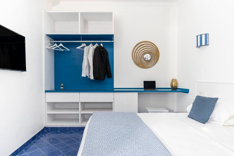 Bedroom 4, Monte Solaro, Napoli