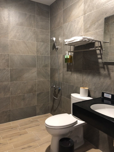 Bathroom 3, Peninsula Inn, Pingtung