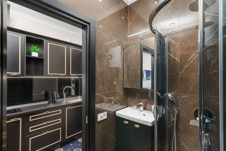 Bathroom 4, Rai Apartments, Odes'ka
