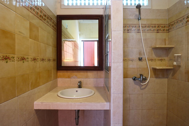 Bathroom 3, Aquarius Star Hotel, Badung