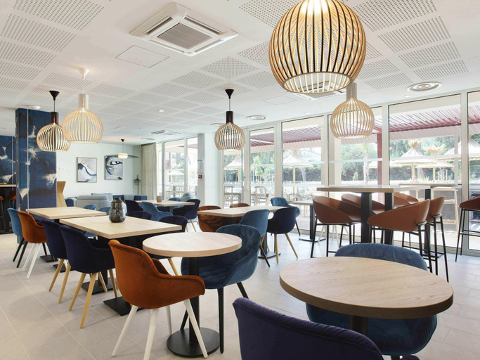 Food & Drinks 4, Cozy Contemporary Stay, Var