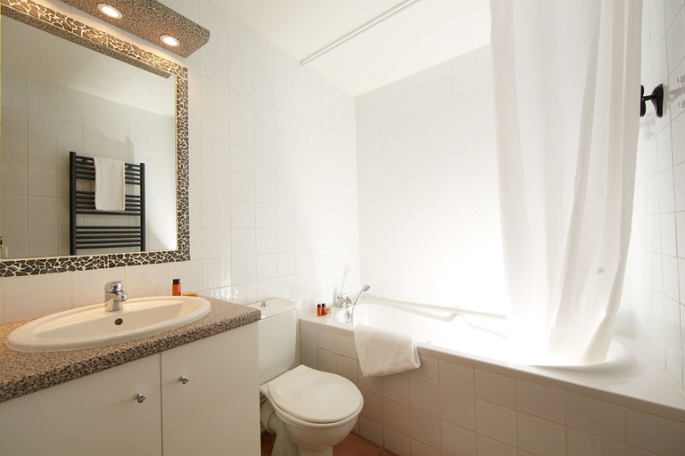 Bathroom 5, CGH Résidences & Spas les Chalets du Soleil, Savoie