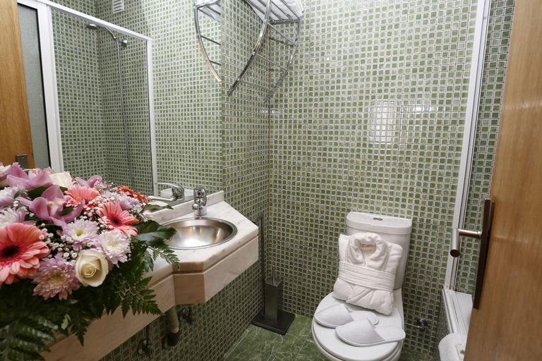 Bathroom 4, Oporto City Center Apartments, Porto