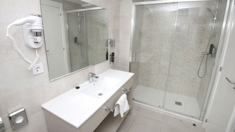 Bathroom 5, Hotel Chevy & Suites, Baleares