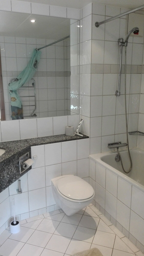 Bathroom 4, Alcatraz, Bengtsfors