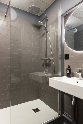 Bathroom 4, Ibis Marseille Centre Prefecture, Bouches-du-Rhône