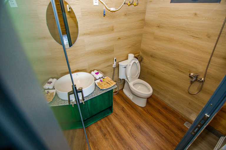 Bathroom 3, The Tropicana B'la Village Hotel, Bảo Lâm