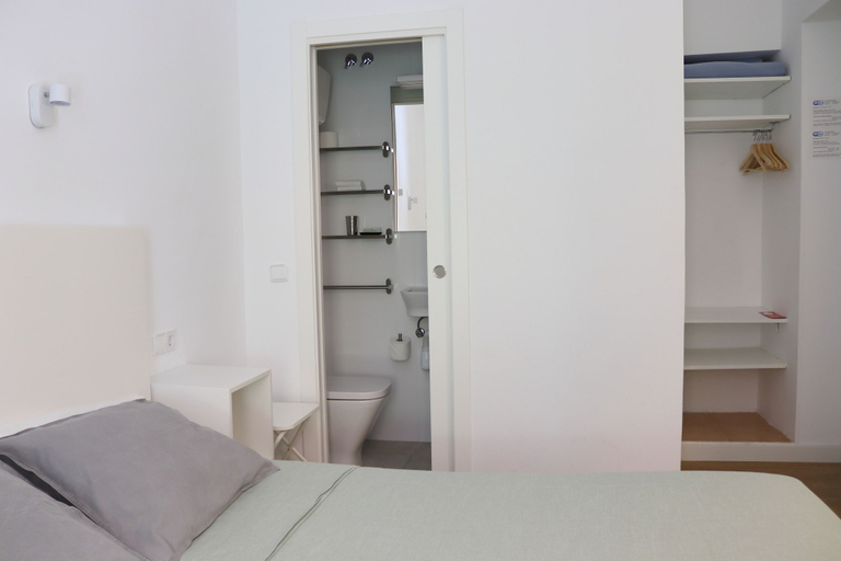 Bedroom 4, Hostal La Zona, Madrid