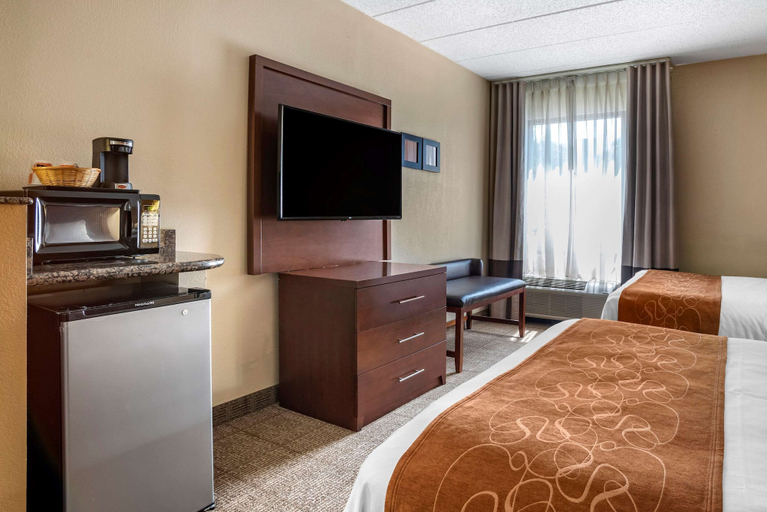 Bedroom 3, Comfort Suites Hagerstown Southeast, Washington