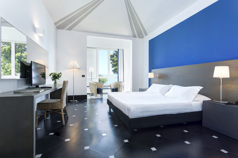 Bedroom 3, Hotel Punta San Martino, Genova
