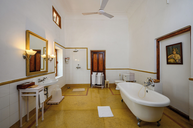 Bathroom 5, Neemrana's Baradari Palace, Patiala