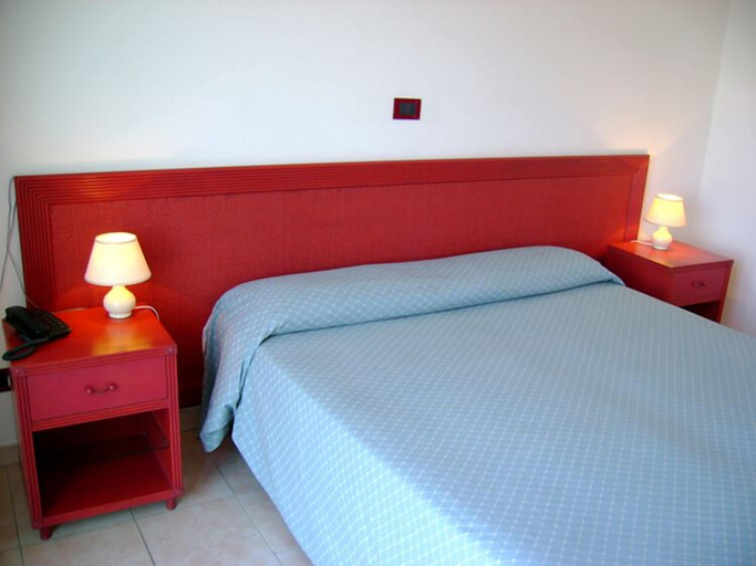 Bedroom 3, Hotel Scoglio Bianco, Livorno