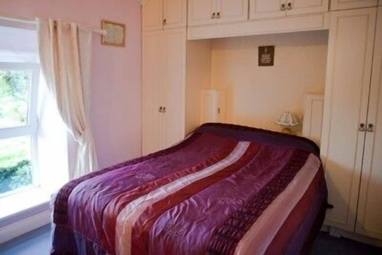 Bedroom 3, Bridgeview Farmhouse