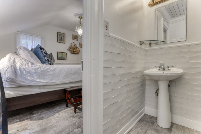 Bathroom 3, Pangea House, Leeds and Grenville