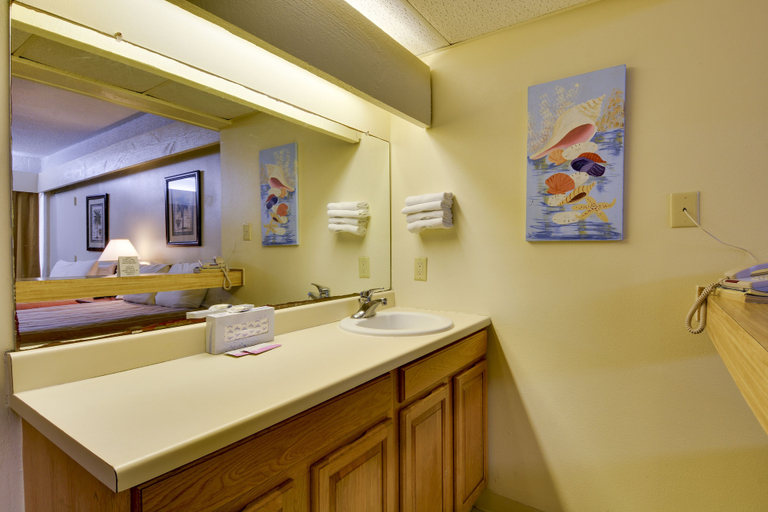 Bathroom 4, Padre South Hotel On The Beach, Cameron
