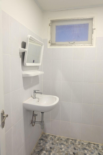 Bathroom 3, BaanChananya Bangsaen, Muang Chon Buri