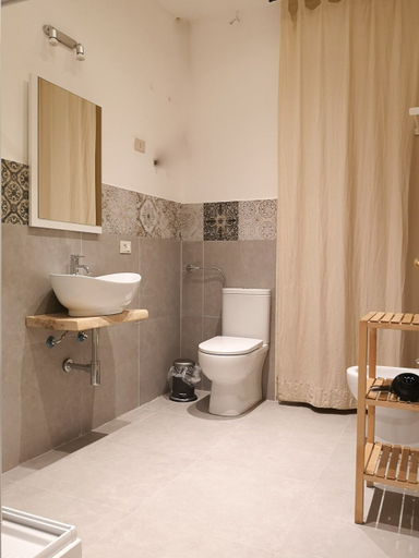 Bathroom 2, Ai Vicerè, Palermo