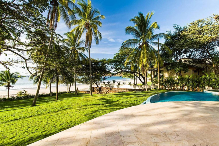 Sport & Beauty 4, Luxurious Beachfront Mansion with a Stunning Infinity Pool in Playa Flamingo, Santa Cruz