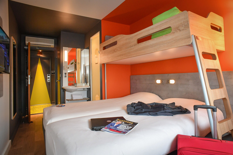Bedroom 4, ibis budget Saint Lo, Manche