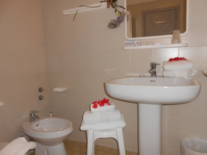 Bathroom 4, Hotel New Primula, Rimini
