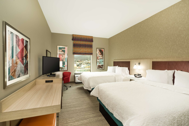 Bedroom 3, Hampton Inn Newport, Cocke