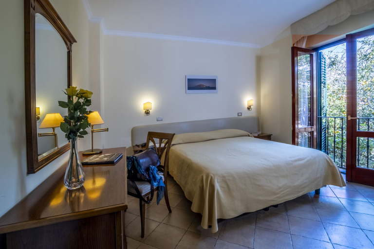 Bedroom 4, Il Roseto Resort, Napoli