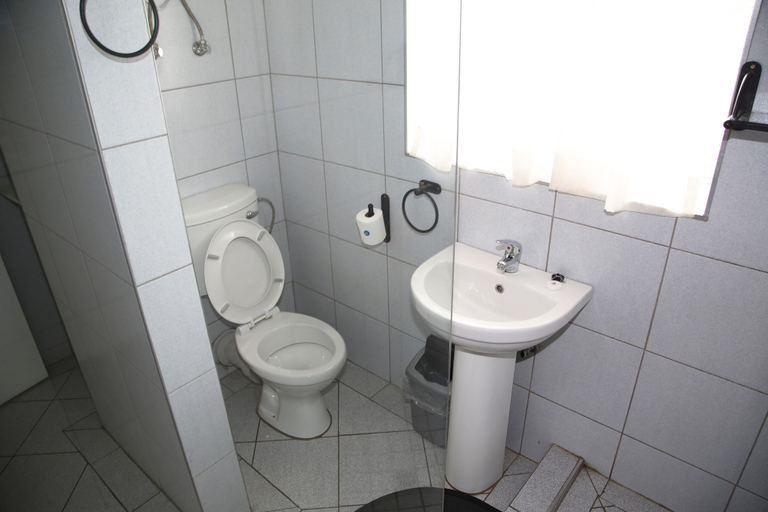 Bathroom 4, N1 Hotel Samora Machel Harare, Harare