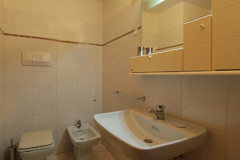 Bathroom sink 3, Palazzo Sant Andrea, Verona