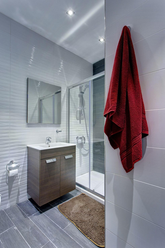 Bathroom, Charming Seafront House In Kalkara