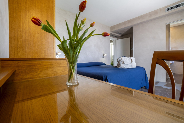 Bedroom 2, Il Roseto Resort, Napoli