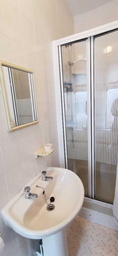 Bathroom 3, Dunromin Hotel, Blackpool
