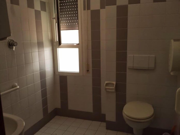 Bathroom 4, Hotel Penny, Rimini