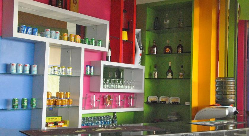 Food & Drinks