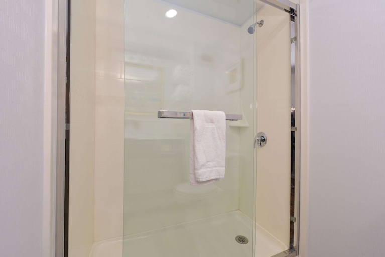 Bathroom 5, Hampton Inn Tulsa-Sand Springs, Tulsa