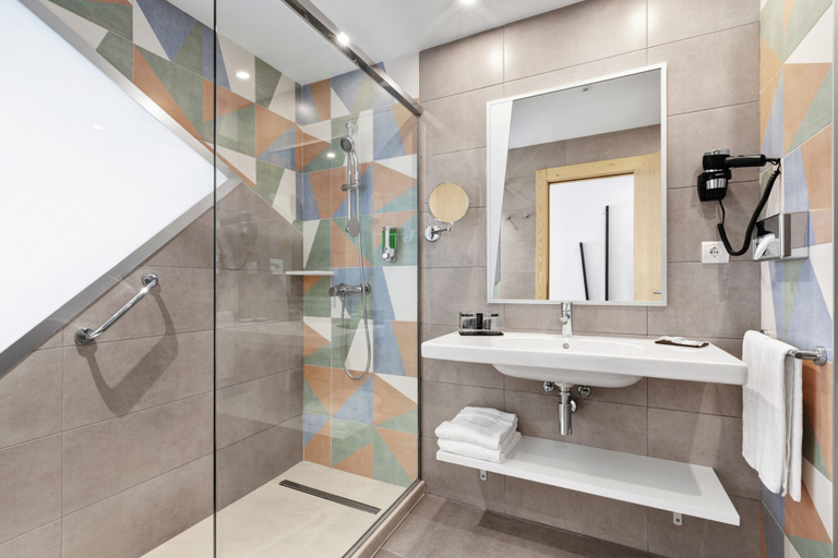 Bathroom 5, Hotel Riu Playa Park - 0'0 All Inclusive, Baleares