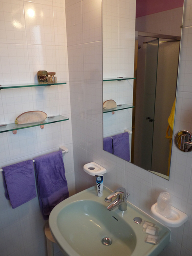 Bathroom 3, Hotel Elizabeth, Rimini