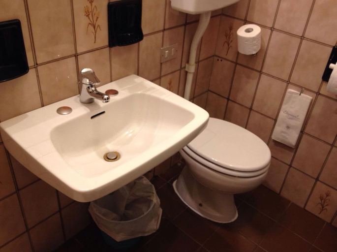 Bathroom 4, Hotel Palace, Rovigo