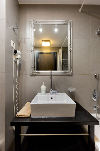 Bathroom 3, Budapest Holidays Apartments & Spa, Budapesti