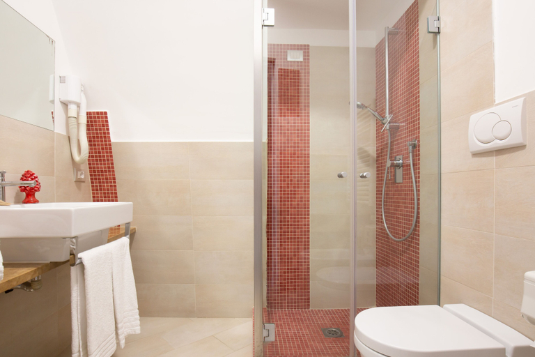 Bathroom 4, Hotel Giosuè a mare, Napoli